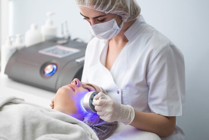 Diploma em Estética Clássica Cosmética Com Especialização Em Tecnologia Estética